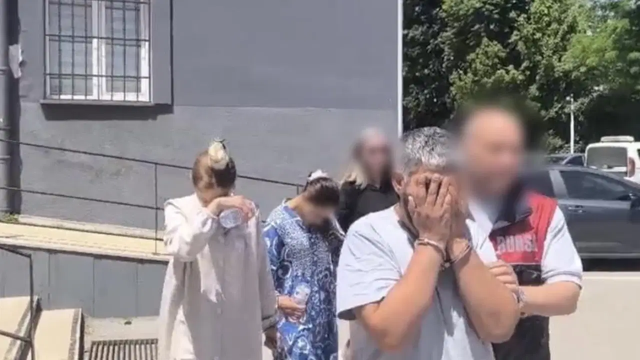 Çaldıkları çelik kasayla yakalandılar: 1.8 milyonluk ziynet sahibine teslim edildi