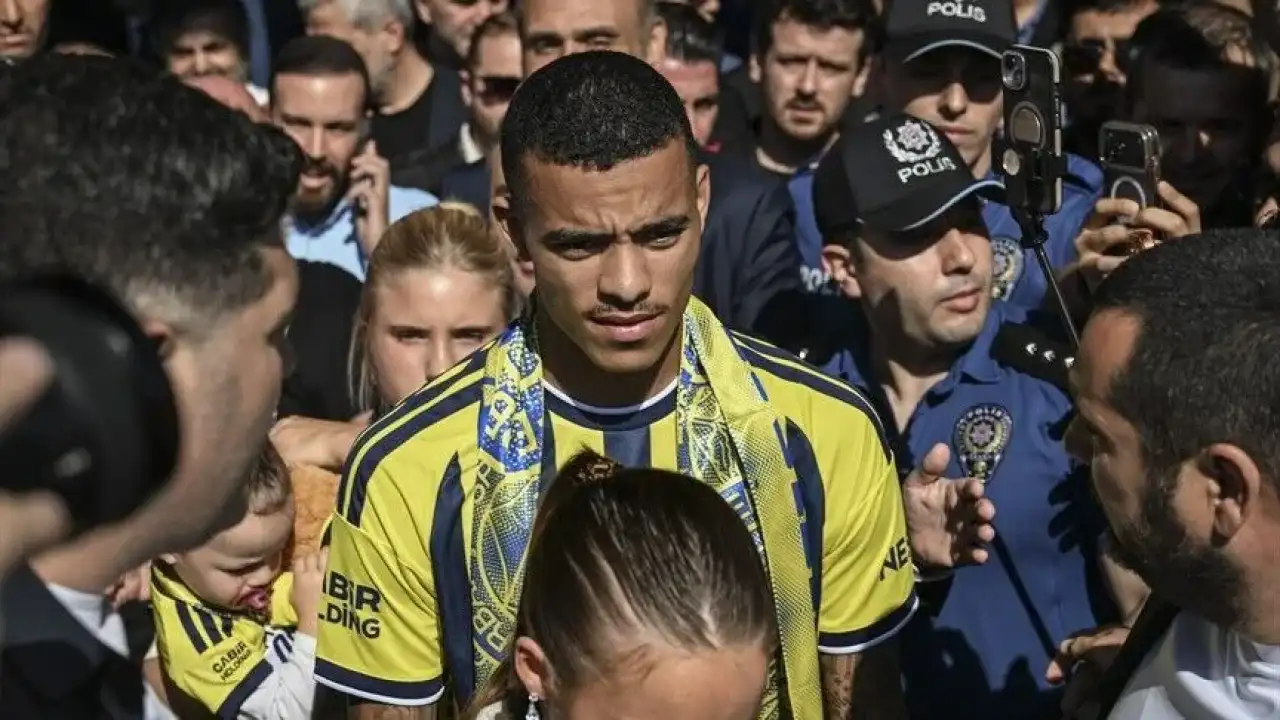 Fenerbahçe'nin yeni transferi Mason Greenwood İstanbul'a geldi