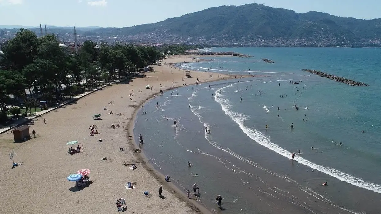 Karadeniz'de denize giriş yasağı! Ordu ve Giresun'da sahiller kapandı