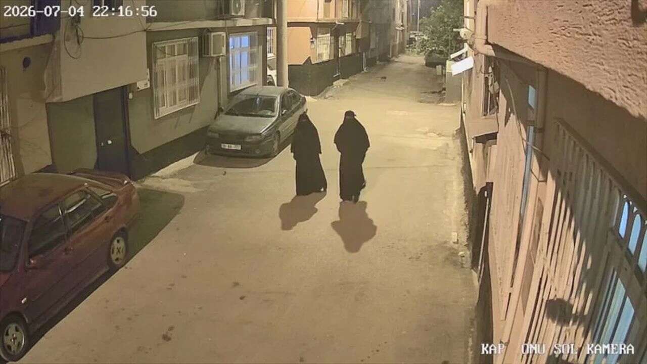 Adana'da kadın kılığına giren şüpheli evi soydu