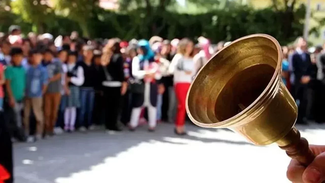MEB 2026-2027 eğitim öğretim yılı takvimini açıkladı! Milyonlarca öğrenci ve velinin beklediği haber geldi
