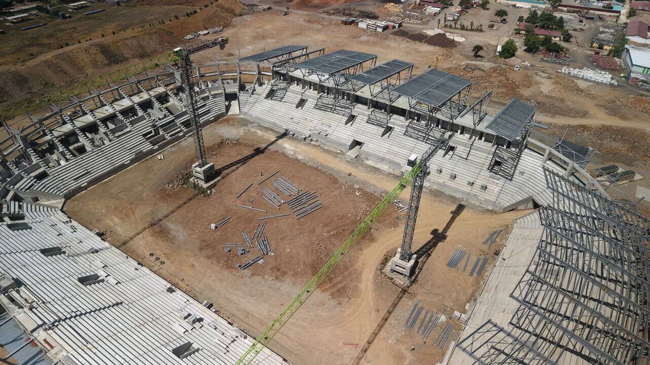 Kahramanmaraş Stadyumu'nda çalışmalar hız kesmeden sürüyor