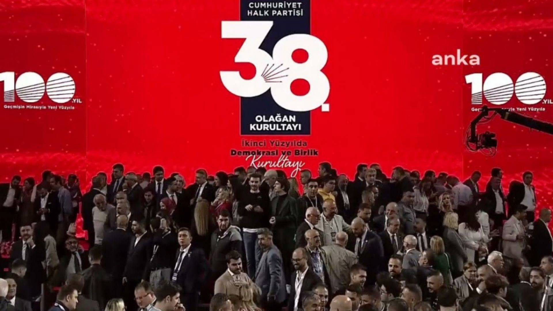 CHP'nin kurultay tartışmasında 32 hukukçudan ortak görüş: Tedbir kararı kurultaya engel değil