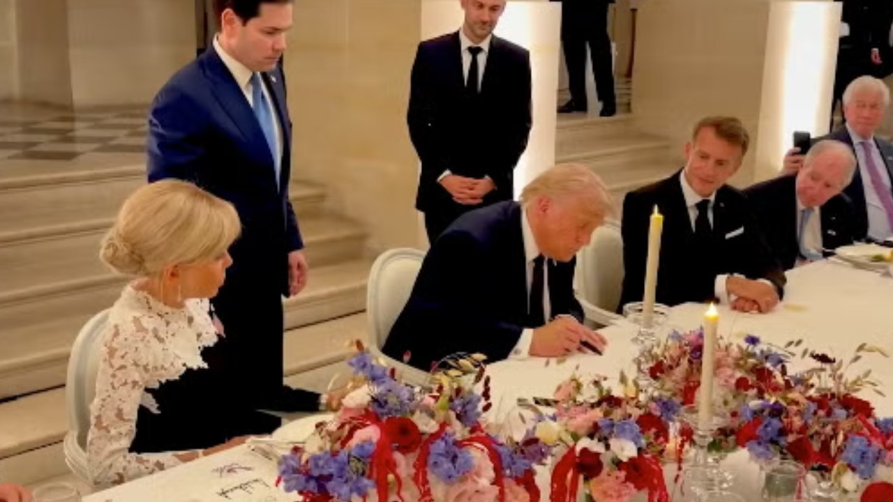 Trump, ABD-İran savaşını bitiren anlaşmayı Versay'da imzaladı