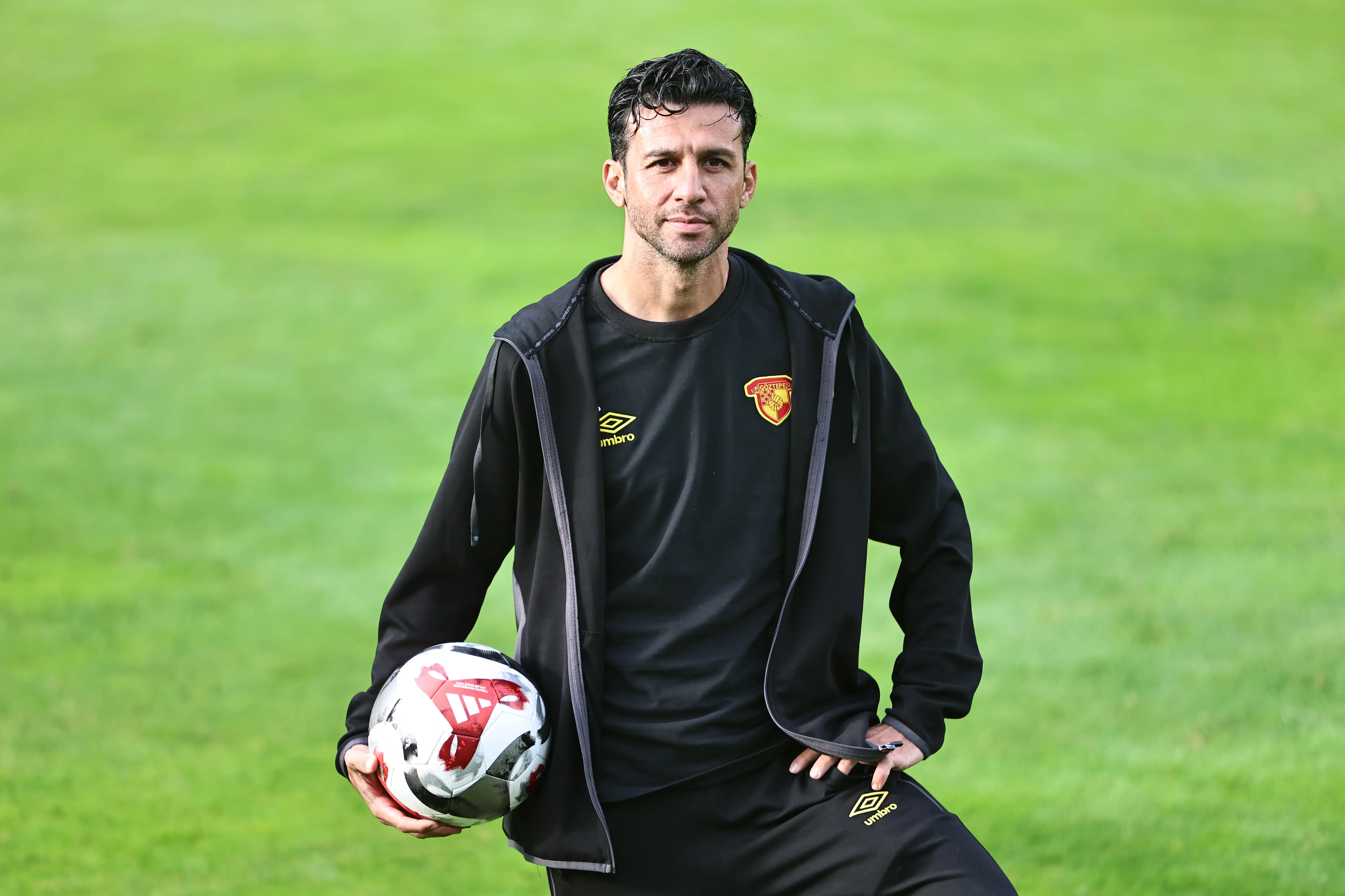 İsmail Köybaşı futbolu bıraktı! Göztepe'de görev alacak