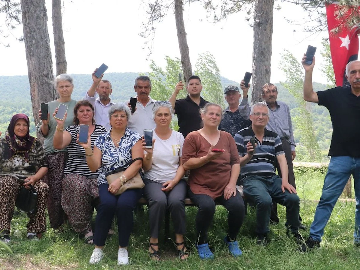Eskişehir'de telefon ve internet çekmeyen mahalle: 'Ambulansı komşu köyden arıyoruz'