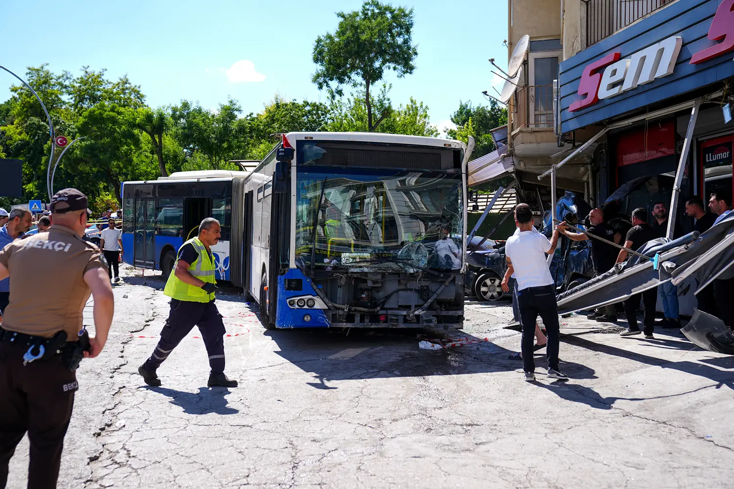 4 araca çarparak durabildi! Ankara'da EGO faciası: Yaralılar var