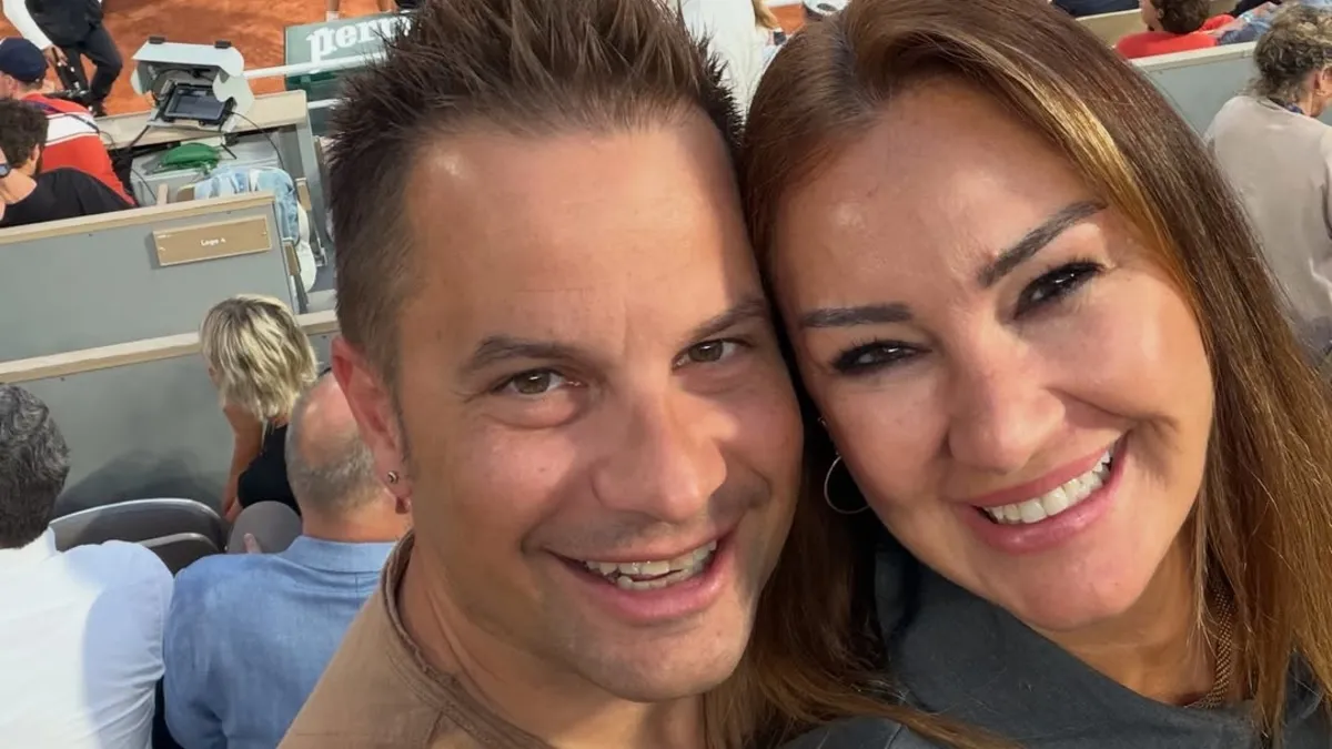 Pınar Altuğ ve Yağmur Atacan Roland Garros tribünlerinde