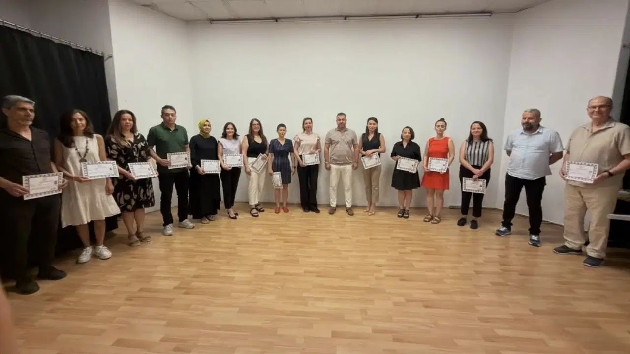 Devletin ödülünü yandaş sendika dağıttı: Eğitim Sen’den Liyakat çağrısı