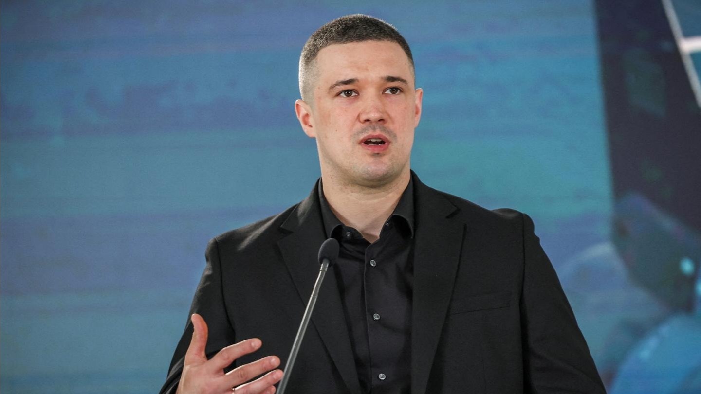 Zelenskiy, popüler bakanı görevden aldı