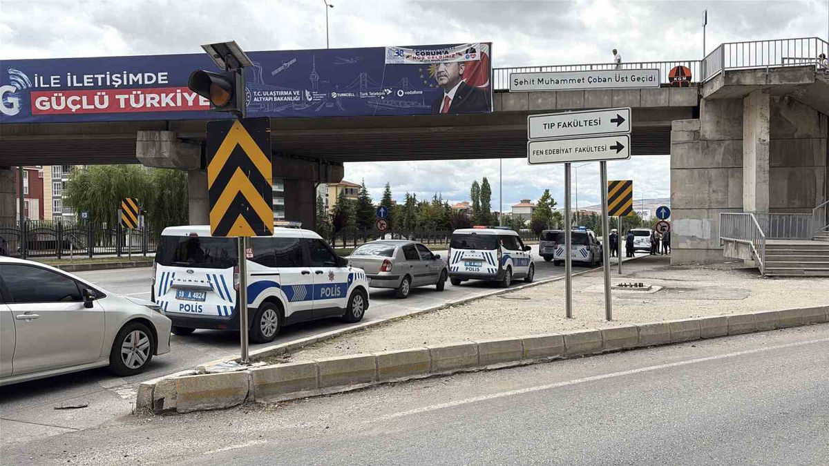 Çorum'da kadın üst geçitten atladı, yaralandı