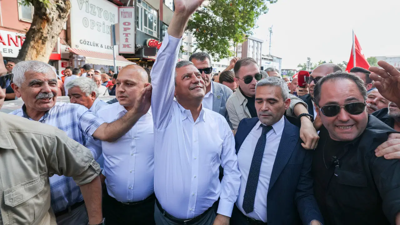 Peş peşe istifalar geliyor: Özgür Özel bugün partiyi kuracak