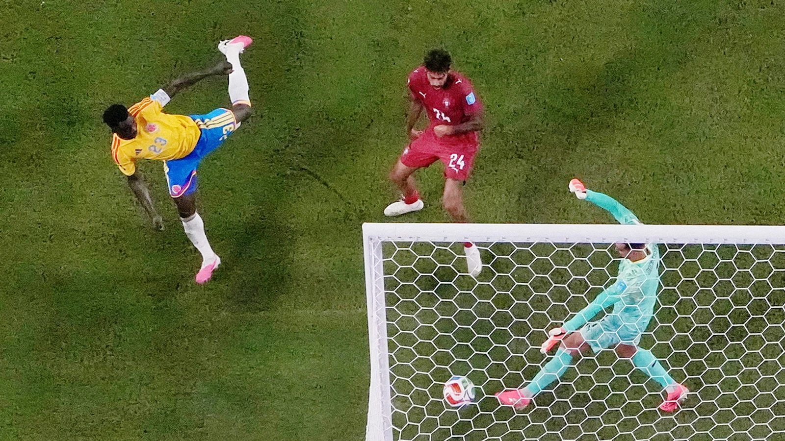 Davinson Sanchez'in golü VAR'dan döndü: Kolombiya-Portekiz maçı başladığı gibi bitti