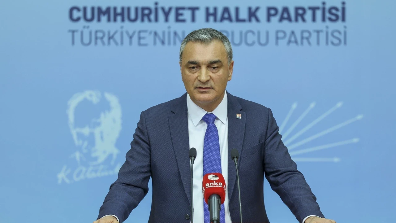 CHP'de MYK Sonrası Önemli Mesajlar: 4 İl Örgütü Feshedildi, Özel Cephesine 'Koltukçu' Çıkışı