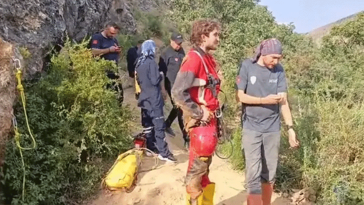 Altın aramak için girdiği mağarada can verdi, 4 gündür çıkarılamıyor