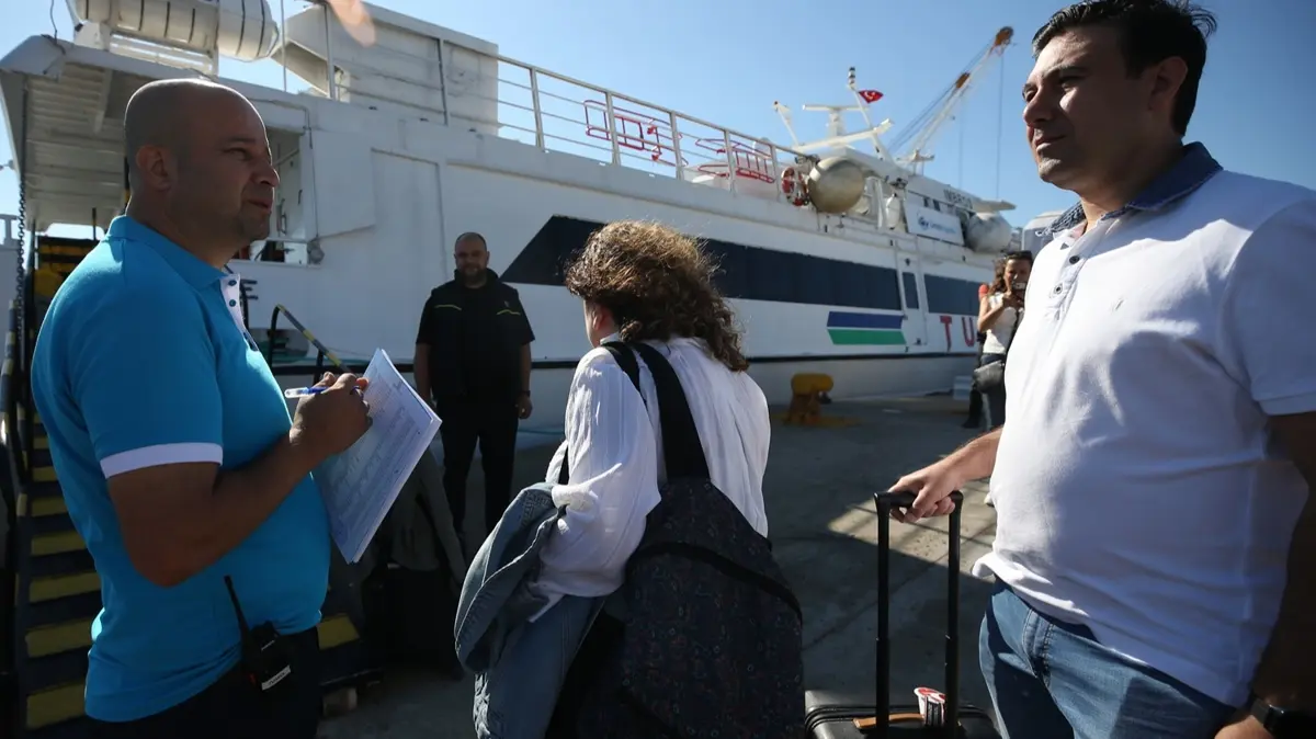 3 ülkenin beklediği hat açıldı... Çanakkale'den Limni'ye ilk sefer