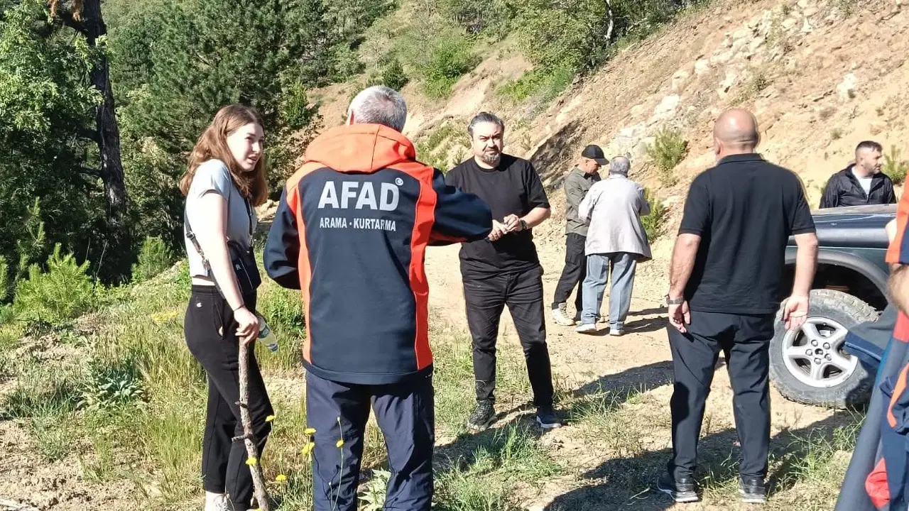 Dağ yolunda kaybolmuşlardı: Genç çift sağ olarak bulundu