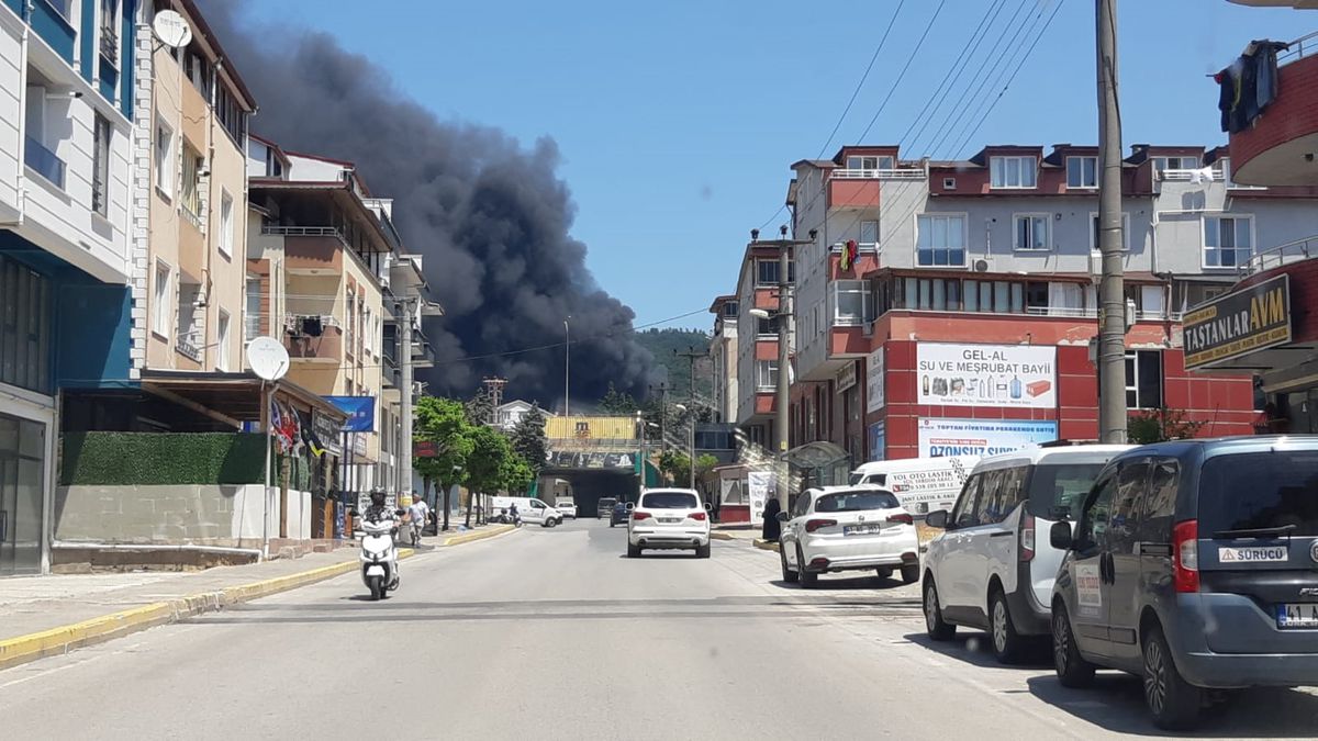 Kocaeli'de fabrika yangını