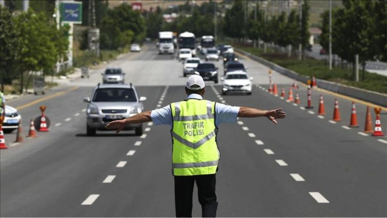 Kontrol noktalarını birbirine mesaj atan gruba gözaltı