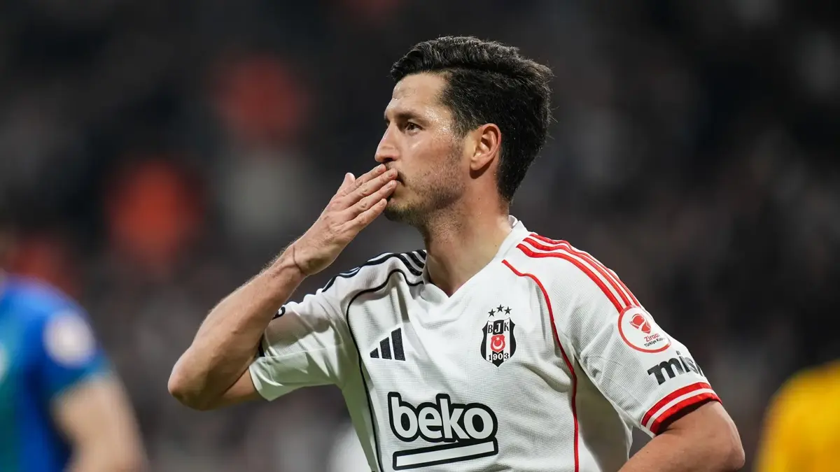 Beşiktaş 2 ayrılık birden açıkladı