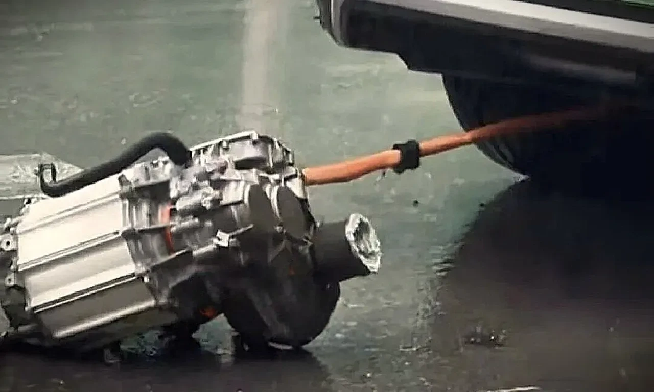 Yolda giderken motoru düşen BYD için ilk açıklama geldi