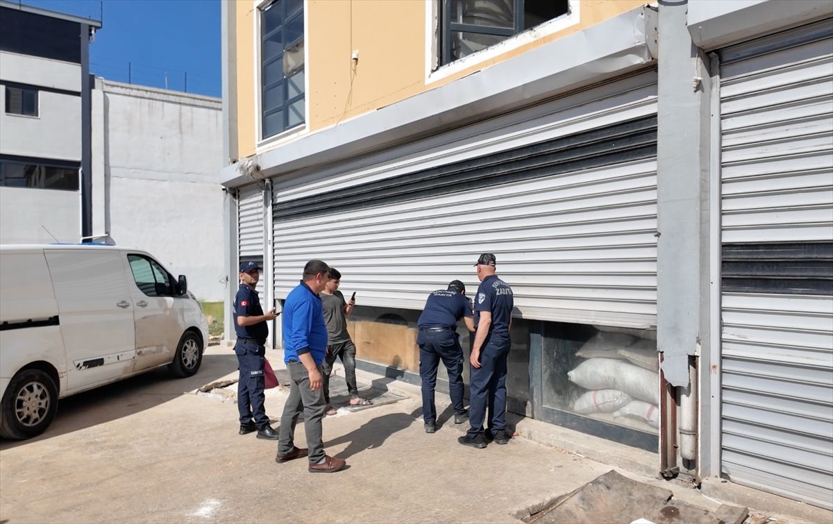 Gaziantep'te 2 ton sağlıksız kahke ele geçirildi