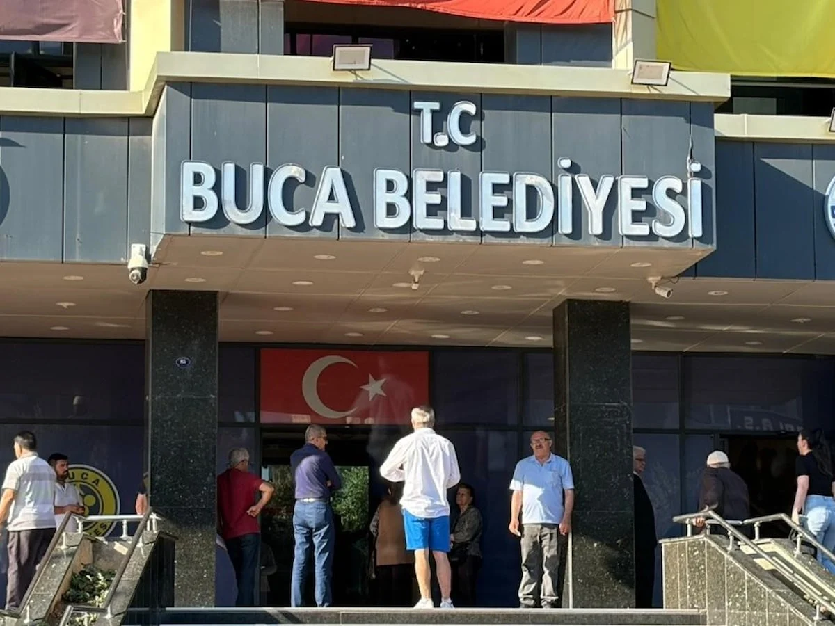 Buca Belediyesi'ne yolsuzuluk soruşturması: Memurun 13 yarış atı çıktı