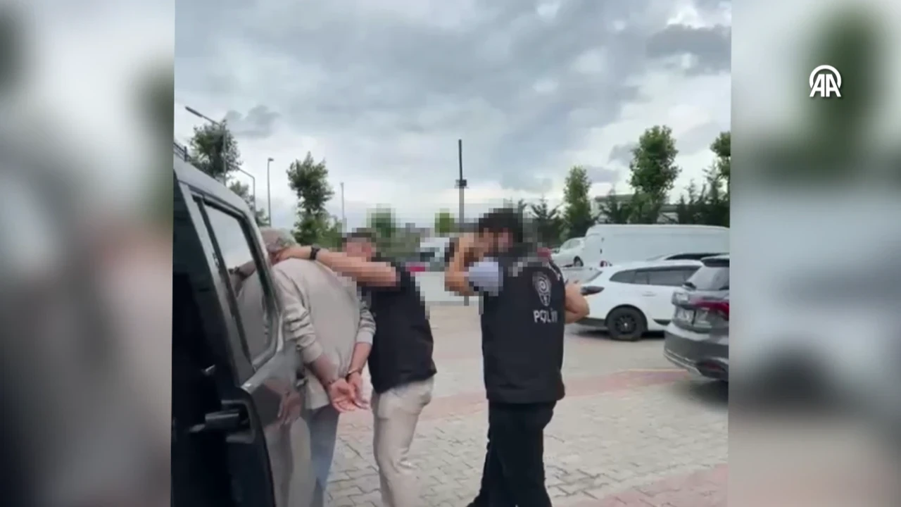 Polisin üzerine araç sürdü, evinden tabanca çıktı: Sancaktepe'de uyuşturucu operasyonu