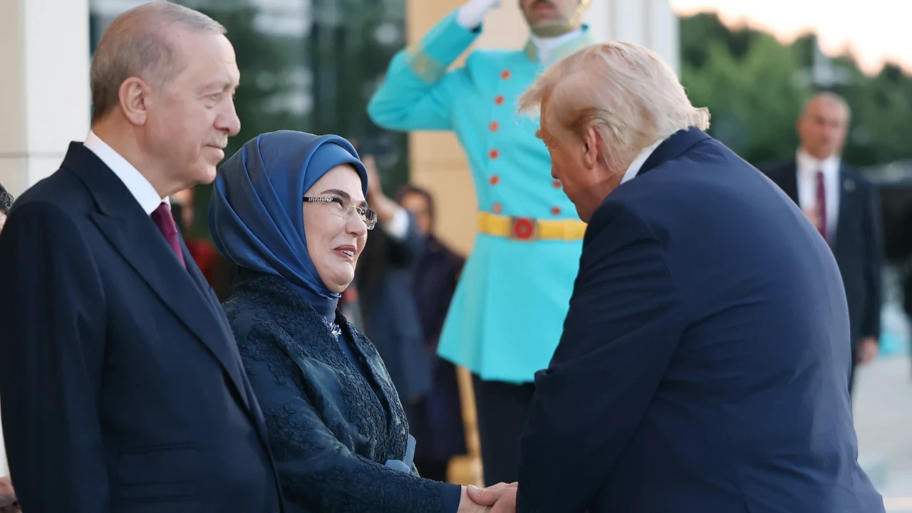 Devlet ve hükümet başkanları ile eşleri onuruna Cumhurbaşkanlığı Külliyesi'nde resepsiyon verildi