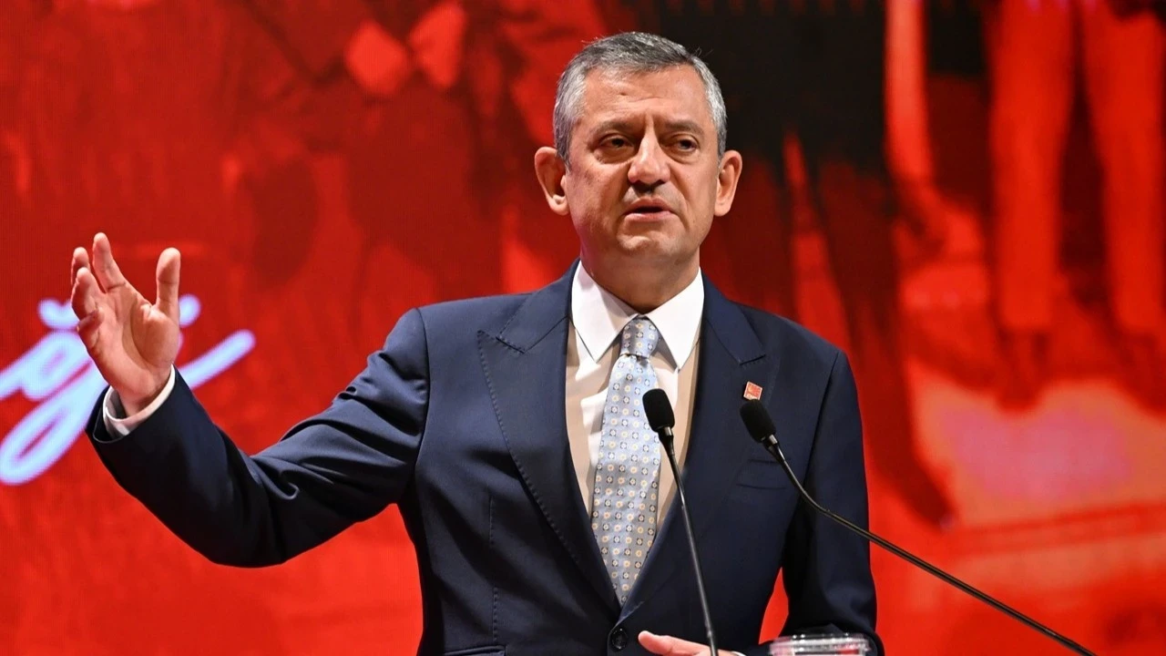 CHP’de yeni parti senaryosu masada: Özgür Özel'i hangi riskler bekliyor?
