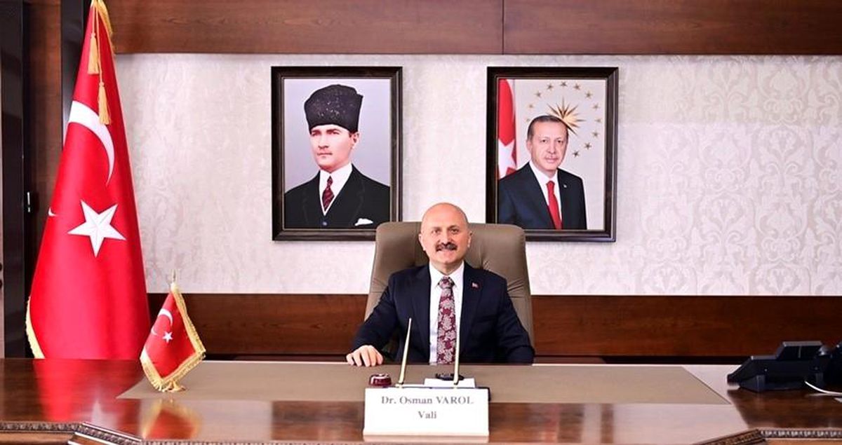 Vali Varol: "Babalarımız gölgesinde huzur bulduğumuz ulu çınarlardır"