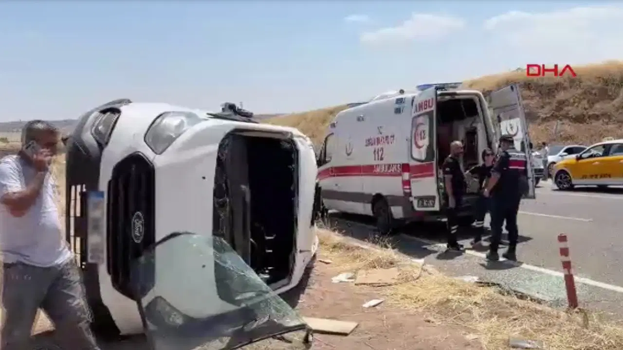 Diyarbakır’da öğrenci servisi ile otomobil çarpıştı: 19 yaralı