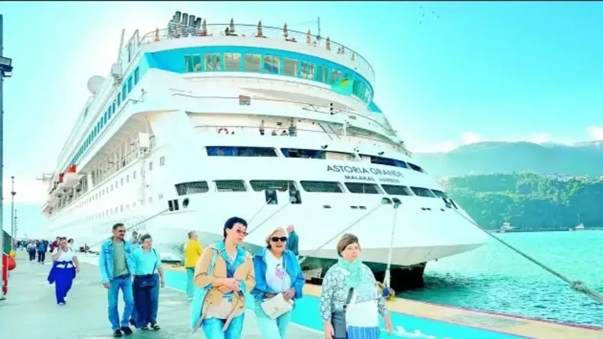 Muğla'da dev yolcu gemileri üst üste demirleyecek: Marmaris Limanı'na 3 günde 12 bin yolcu