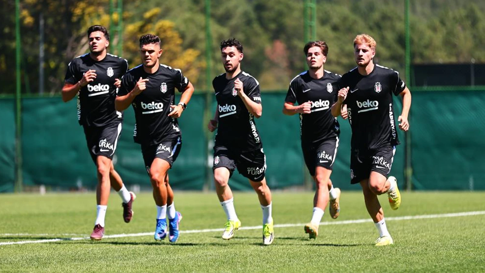 Beşiktaş yeni sezonu Vinzenco Italio ile açtı