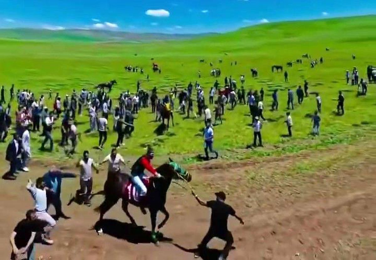 Asırlık at yarışında tepki toplayan anlar