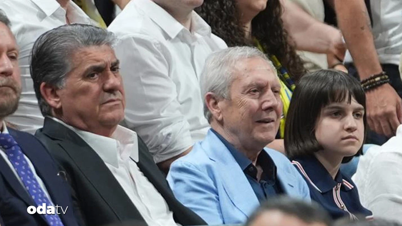 Aziz Yıldırım ile Serdal Adalı yan yana maç izledi