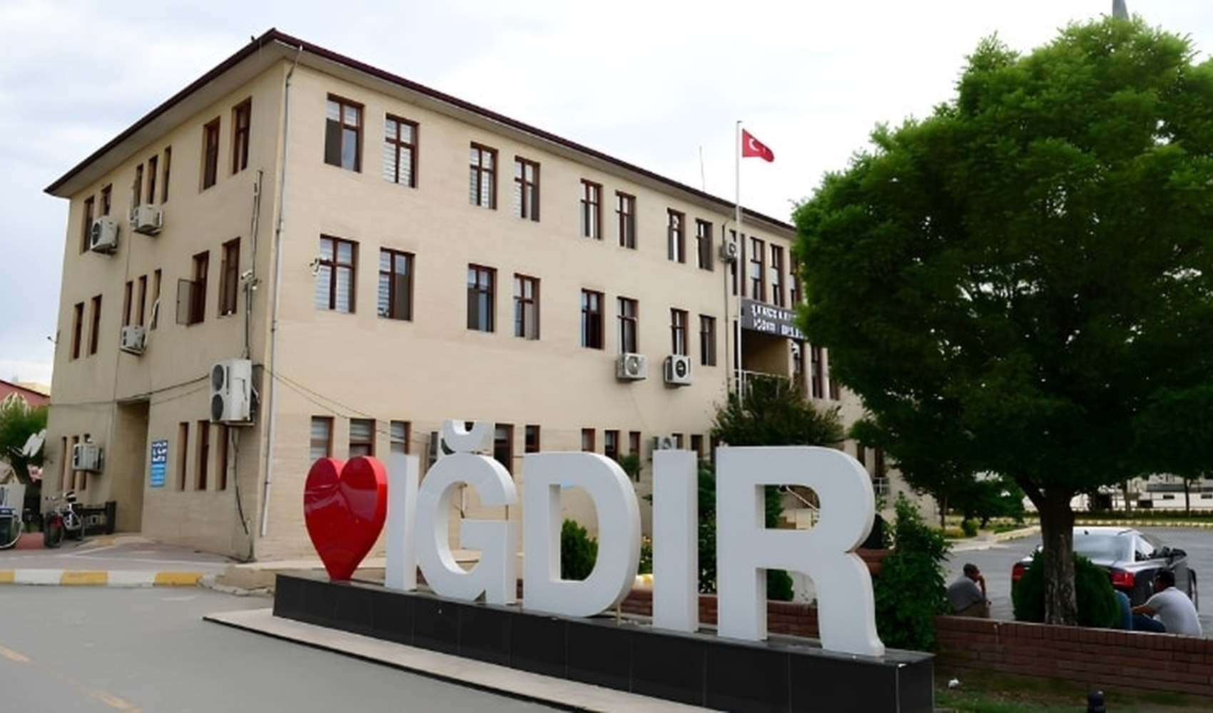 Iğdır Belediyesi'nde hareketlilik: Üç başkan yardımcısı görevden alındı