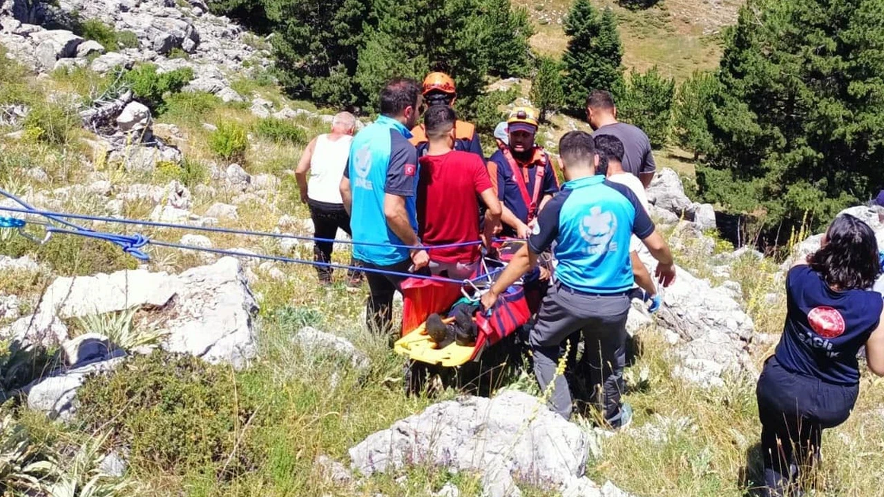 Sarp arazide dehşet anları: Metrelerce yükseklikten kayalara çakıldı