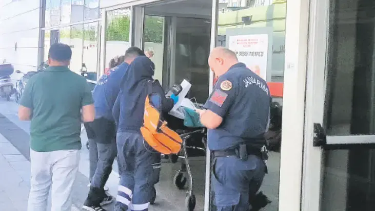 Araçta kilitli kaldı! 15 yaşındaki çocuk yoğun bakımda