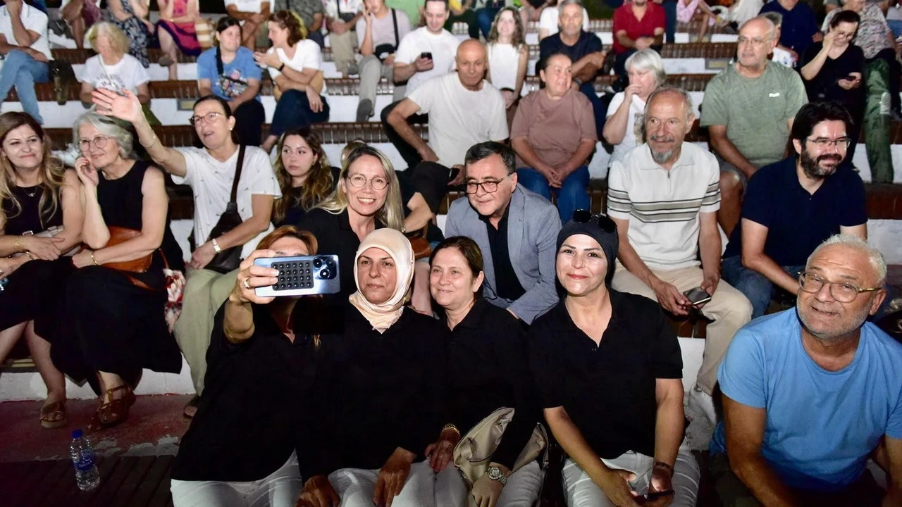 Altıeylül’de yaz akşamları sanatla renklendi