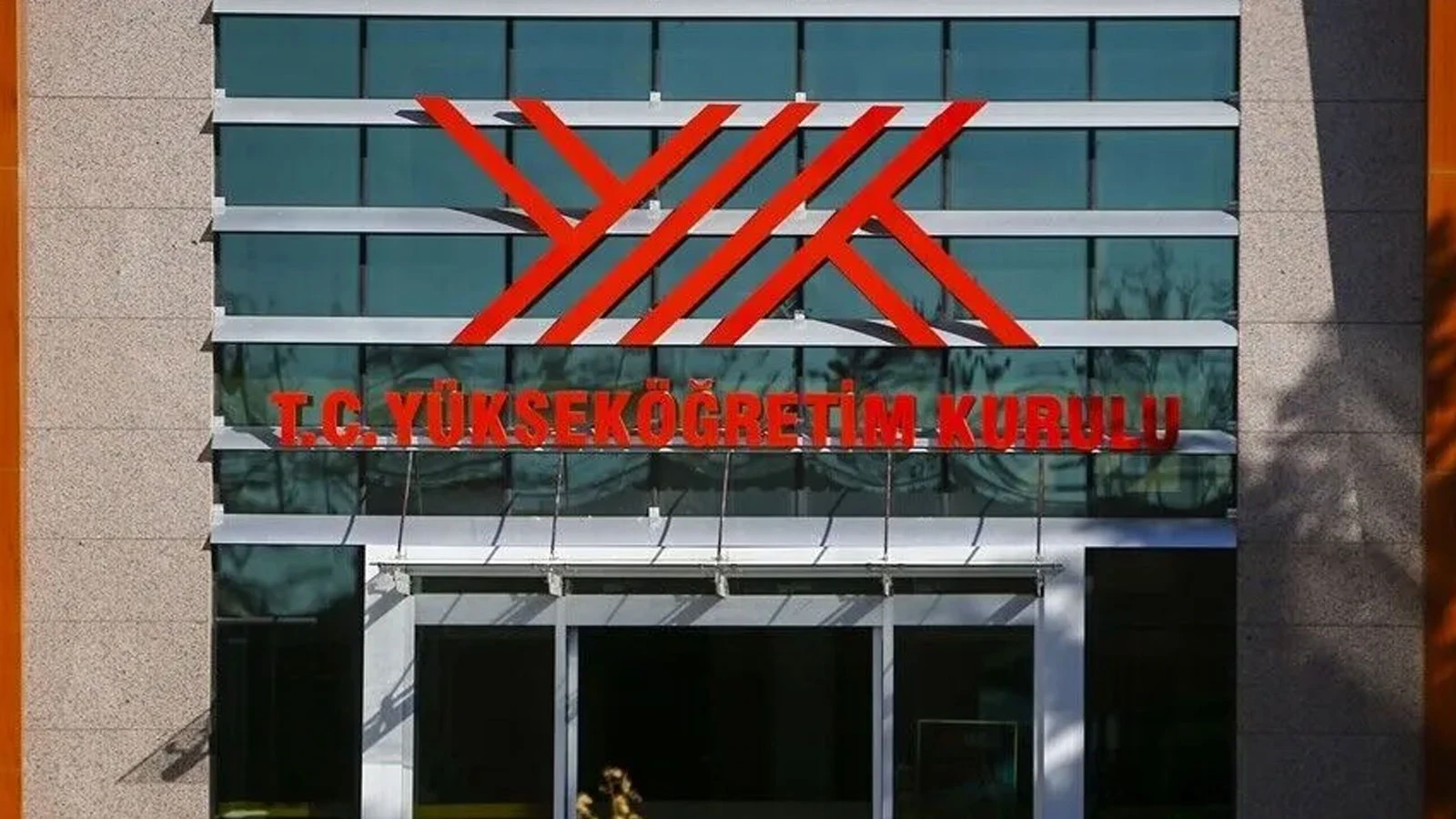 YÖK depremzede öğrencilerin özel öğrencilik hakkını bir yıl daha uzattı
