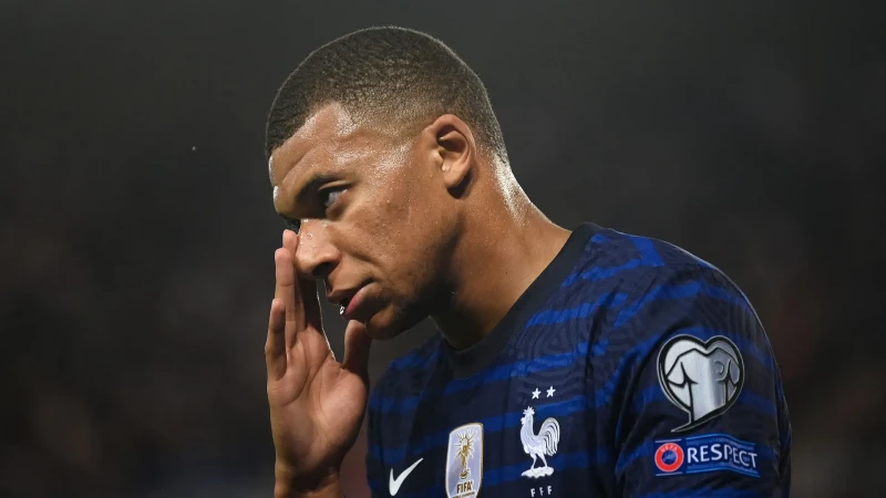Sosyal medyada gündem olan görüntü: Fenerbahçeli yıldız Mbappe'yi görmezden geldi