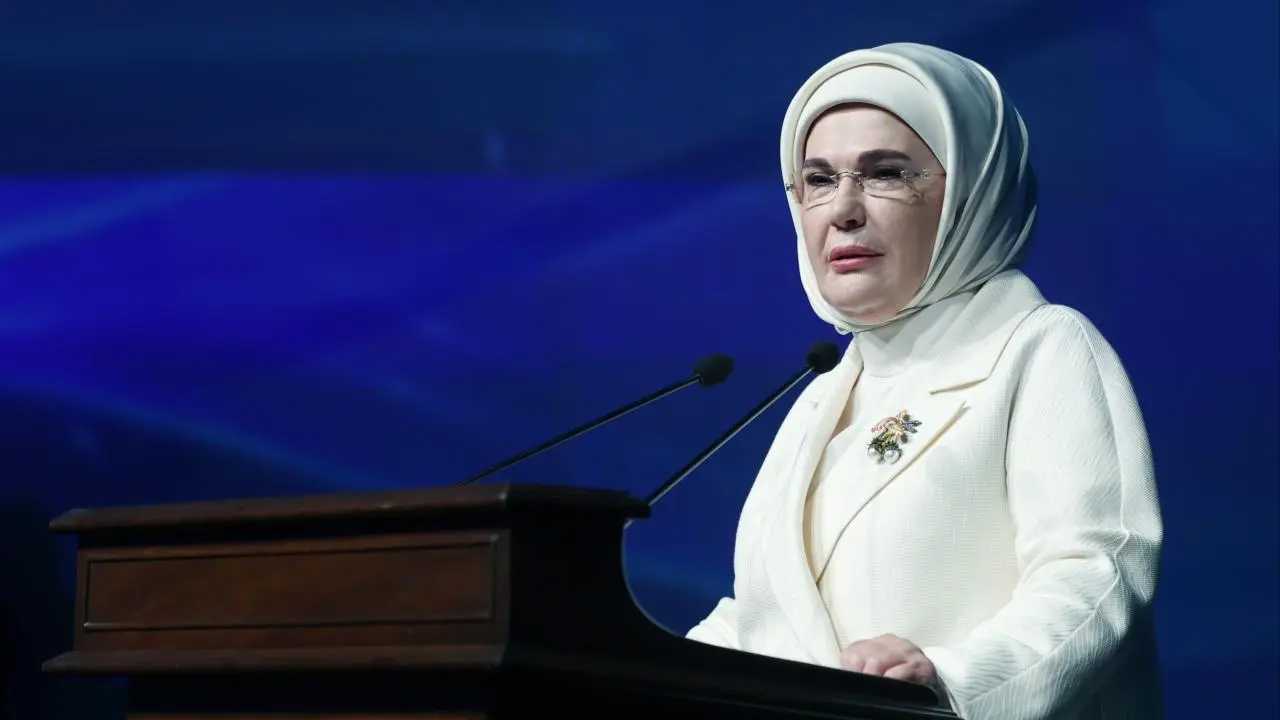 Çeyrek Asırlık Destan AK Parti! Emine Erdoğan: Kardeşliğin ışığında, Türkiye'mizin yolu açık olsun