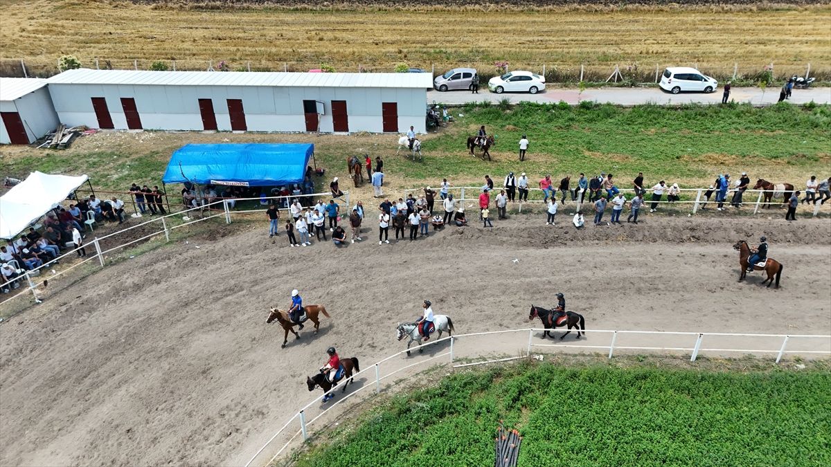 Osmaniye'de "15. Geleneksel Rahvan At Yarışları" düzenlendi