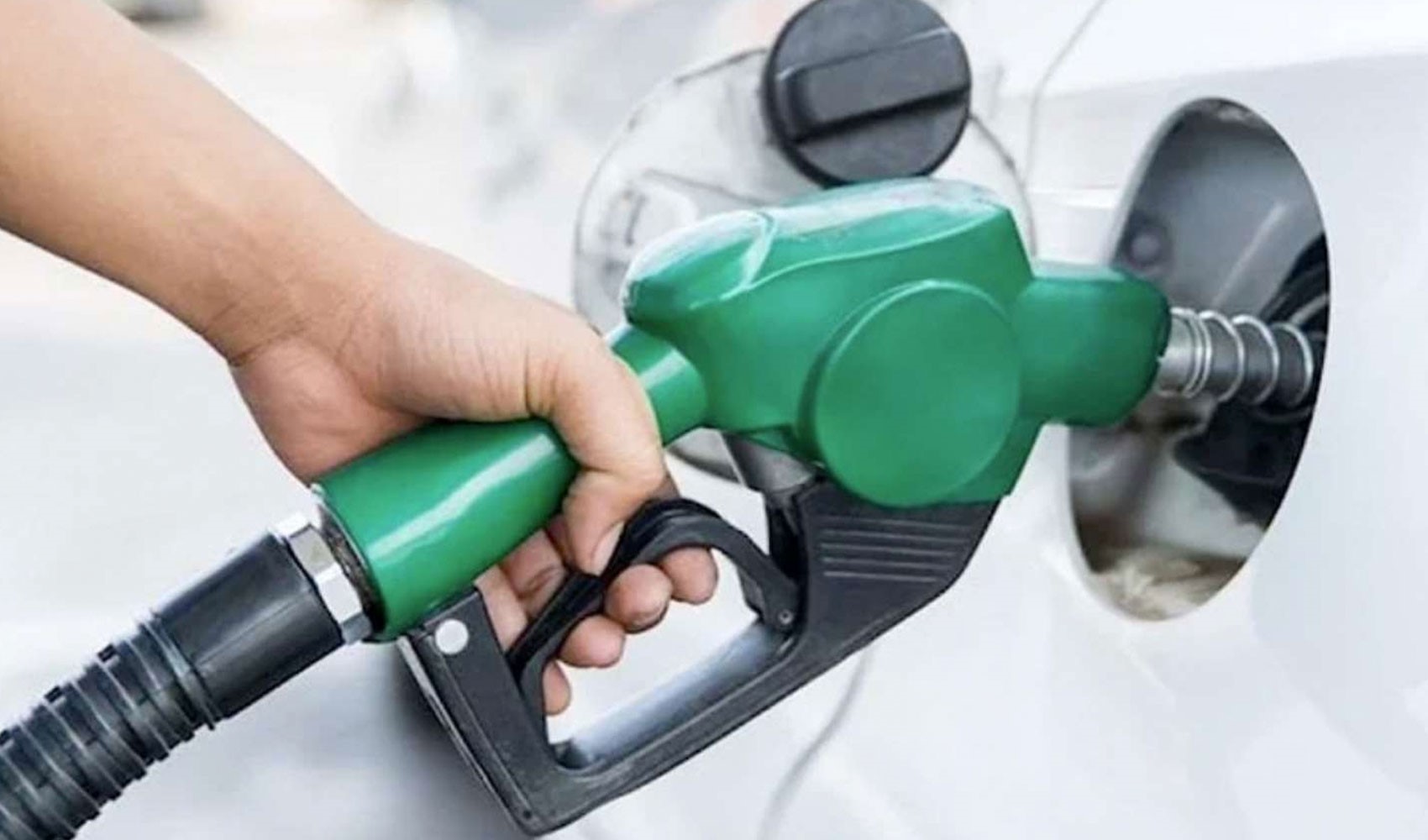 Akaryakıtta indirim geliyor: Motorinin litre fiyatı düşecek