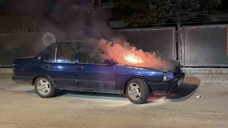 Tokat’ta park halindeki otomobilde yangın çıktı