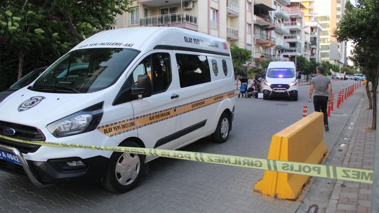 Emniyet binası karşısındaki şüpheli valiz paniğe neden oldu: Fünye ile patlatıldı