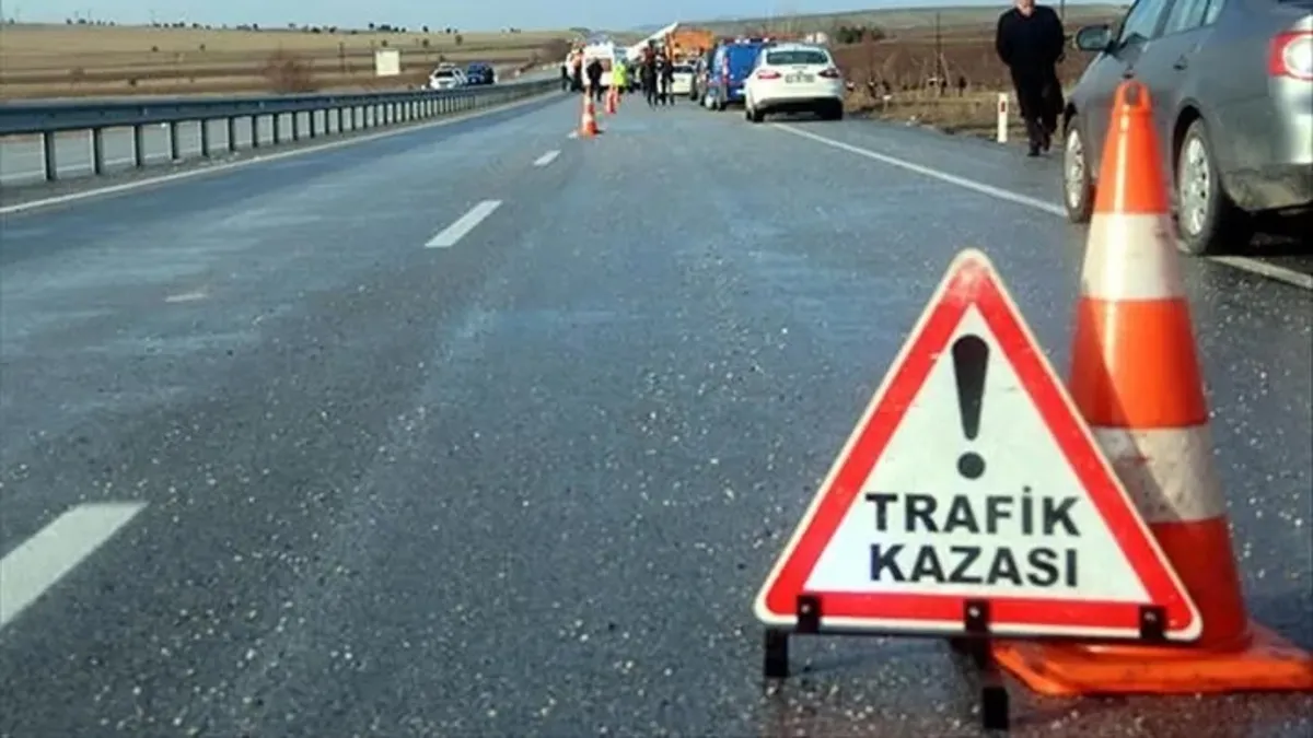 Erzincan'da feci kaza! Otomobil tarlaya devrildi: Ölü ve yaralı var