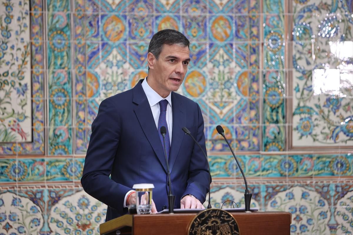 Pedro Sánchez'den, YENİ Parti'yi kuran Özgür Özel'e destek:
