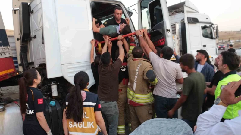 Şırnak’ta iki tır çarpıştı: İki kişi yaralandı